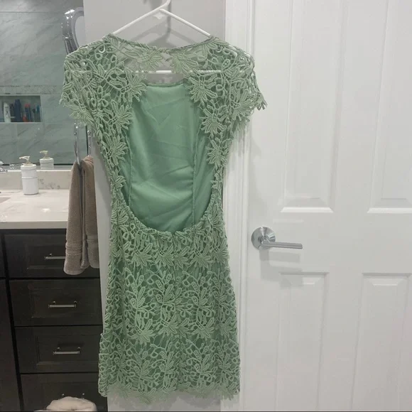 Lulus lace Green Party dress - Picture 5 of 7